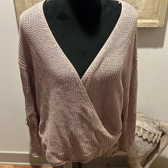 Moon and Madison crossed front and back Pink / taupe knit sweater Sz M - Picture 2 of 7
